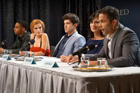 Famous in Love - galeria zdjęć - filmweb