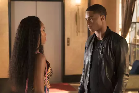 Famous in Love - galeria zdjęć - filmweb