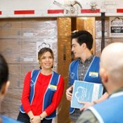 Superstore - galeria zdjęć - filmweb
