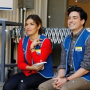 Superstore - galeria zdjęć - filmweb