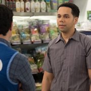 Superstore - galeria zdjęć - filmweb