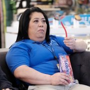 Superstore - galeria zdjęć - filmweb