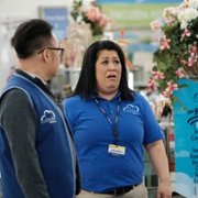 Superstore - galeria zdjęć - filmweb