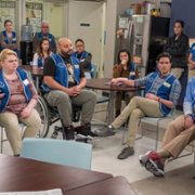 Superstore - galeria zdjęć - filmweb