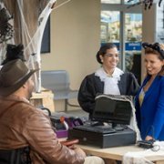 Superstore - galeria zdjęć - filmweb