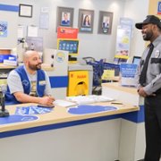 Superstore - galeria zdjęć - filmweb