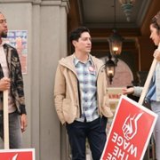 Superstore - galeria zdjęć - filmweb