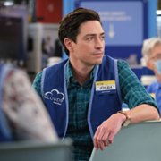 Superstore - galeria zdjęć - filmweb