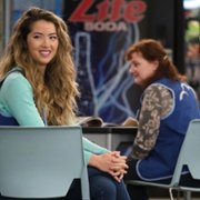 Superstore - galeria zdjęć - filmweb