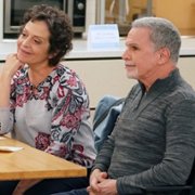 Superstore - galeria zdjęć - filmweb