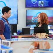 Superstore - galeria zdjęć - filmweb