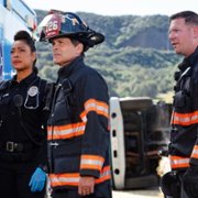 9-1-1: Lone Star - galeria zdjęć - filmweb