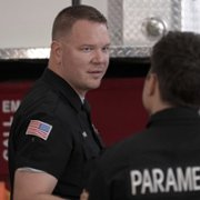 9-1-1: Lone Star - galeria zdjęć - filmweb