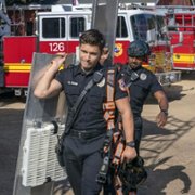 9-1-1: Lone Star - galeria zdjęć - filmweb