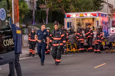9-1-1: Teksas - galeria zdjęć - filmweb