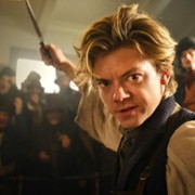 Thomas Brodie-Sangster w Spryciarz