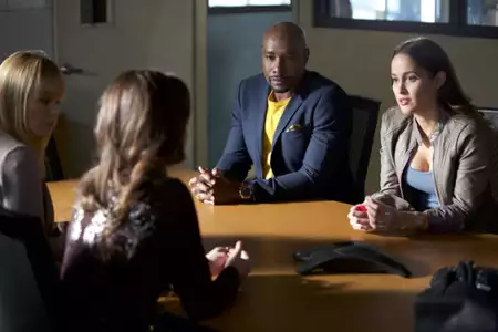 Rosewood - galeria zdjęć - filmweb