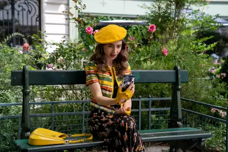 Emily w Paryżu - galeria zdjęć - filmweb
