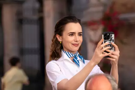 Emily w Paryżu - galeria zdjęć - filmweb