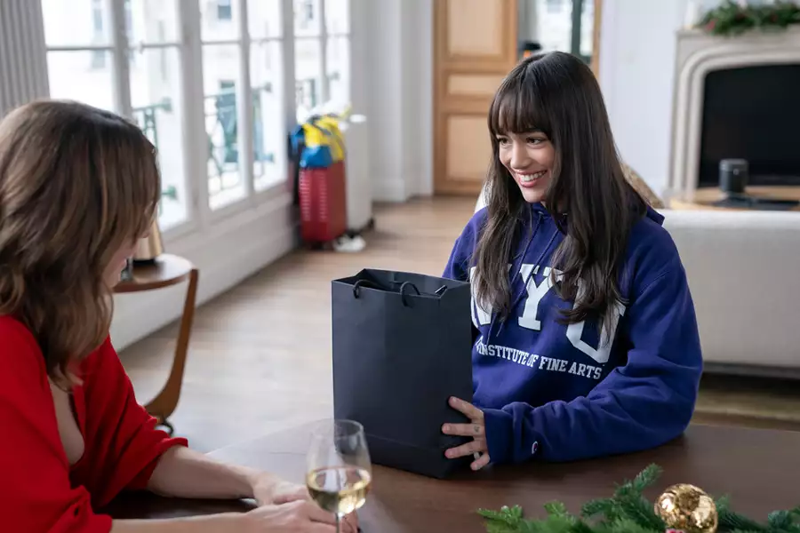 Emily w Paryżu - galeria zdjęć - filmweb