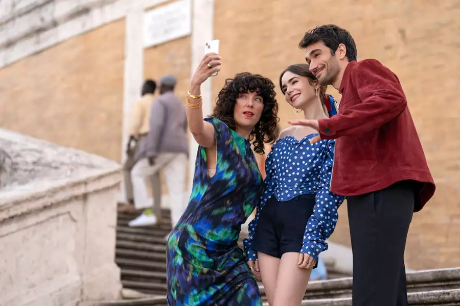 Emily w Paryżu - galeria zdjęć - filmweb