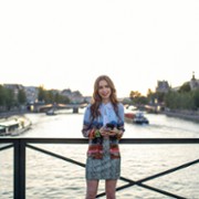 Emily w Paryżu - galeria zdjęć - filmweb