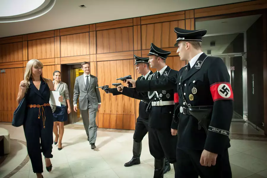 Ambassada - galeria zdjęć - filmweb