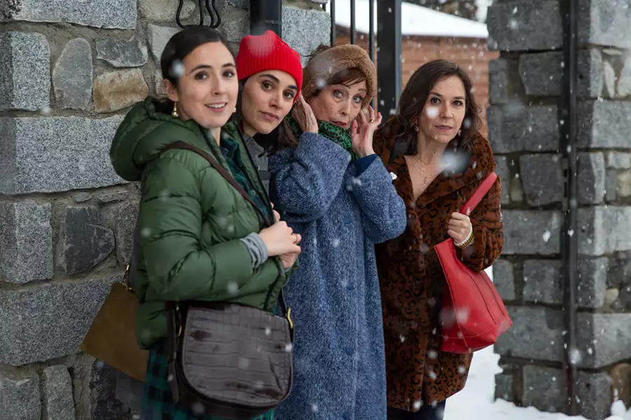 Z dala od świąt - galeria zdjęć - filmweb