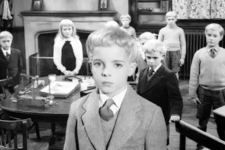 Wioska przeklętych - galeria zdjęć - filmweb