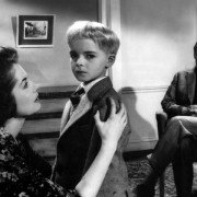 Wioska przeklętych - galeria zdjęć - filmweb