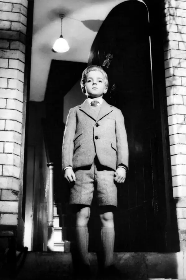 Wioska przeklętych - galeria zdjęć - filmweb