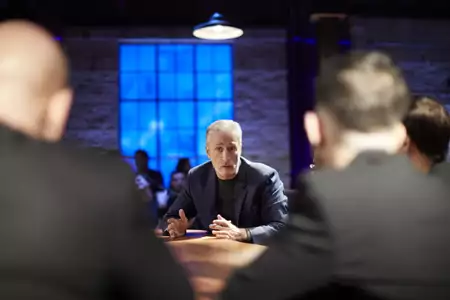O problemach z Jonem Stewartem - galeria zdjęć - filmweb