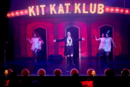 Sezon 5 Odcinek 14 Life Is a Cabaret
