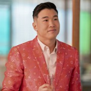 Joel Kim Booster w Kasa