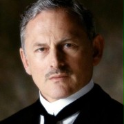 Victor Garber w Źródło młodości