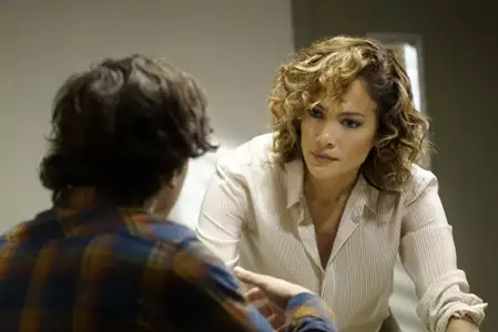 Uwikłana - galeria zdjęć - filmweb