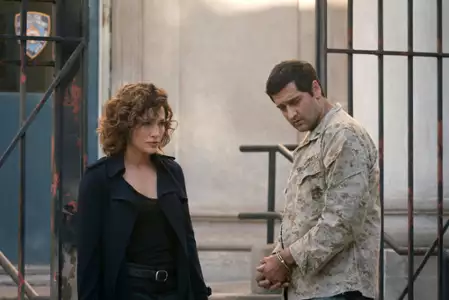 Uwikłana - galeria zdjęć - filmweb