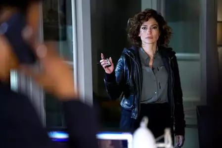 Uwikłana - galeria zdjęć - filmweb