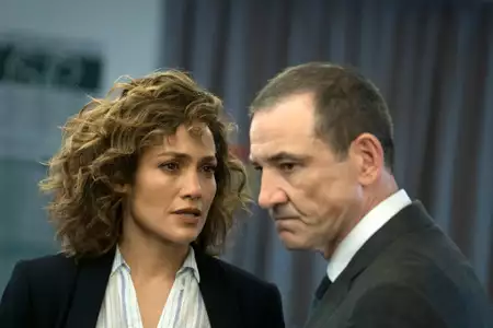 Uwikłana - galeria zdjęć - filmweb