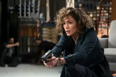 Uwikłana - galeria zdjęć - filmweb