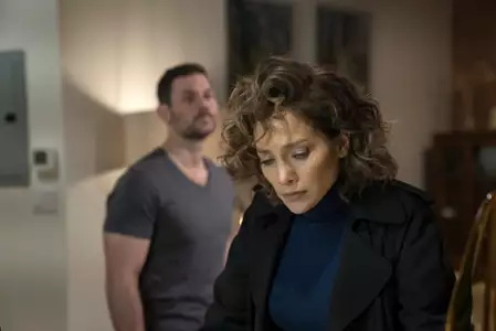 Uwikłana - galeria zdjęć - filmweb