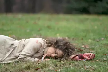 Uwikłana - galeria zdjęć - filmweb