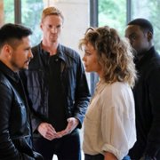 Shades of Blue - galeria zdjęć - filmweb