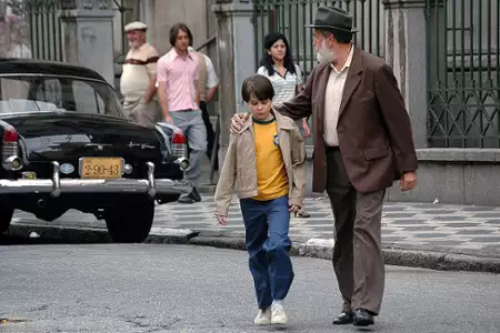 Rok, w kt&oacute;rym moi rodzice wyjechali na wakacje - galeria zdjęć - filmweb