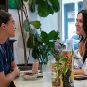 Siostry Nader w wielkim mieście - galeria zdjęć - filmweb