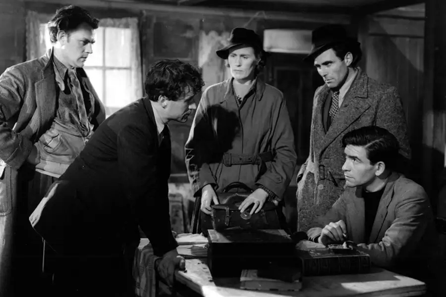 Niepotrzebni mogą odejść - galeria zdjęć - filmweb