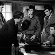 Niepotrzebni mogą odejść - galeria zdjęć - filmweb