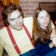 Ted Bundy: Falling for a Killer - galeria zdjęć - filmweb