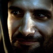 Kayvan Novak w Cztery lwy