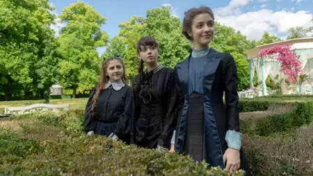 Przewodniczki młodych dam - galeria zdjęć - filmweb